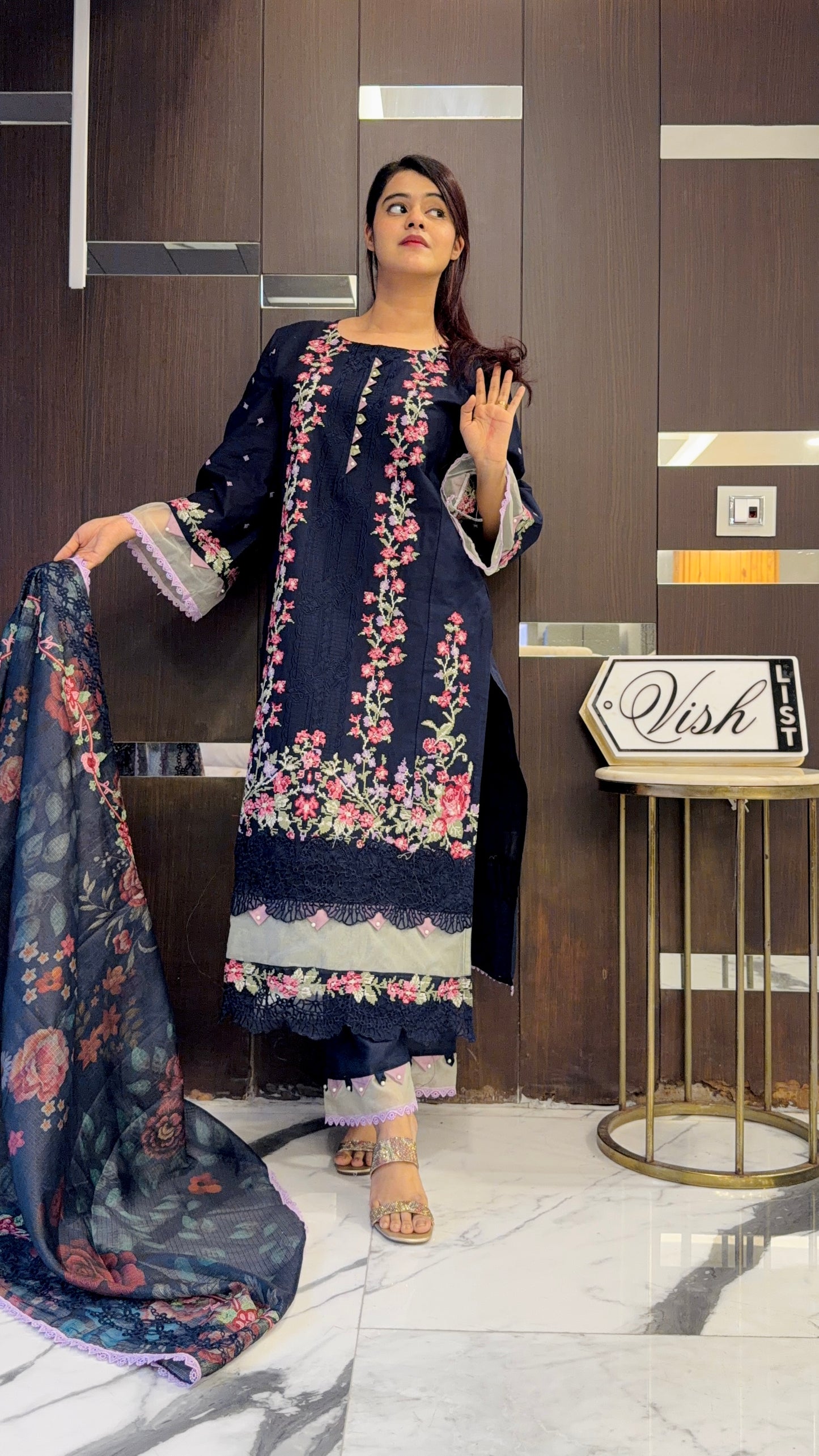 Anah Pakistani Lawn Set 02