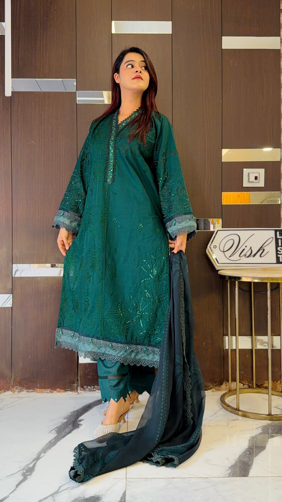 Izmir Pakistani Luxe Lawn Set 06