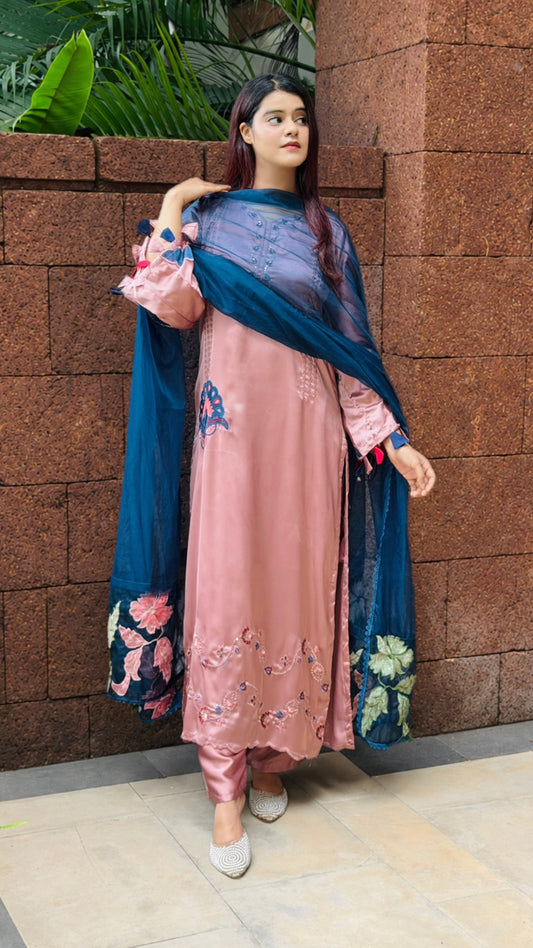 Hania Pakistani Formal Suit 01