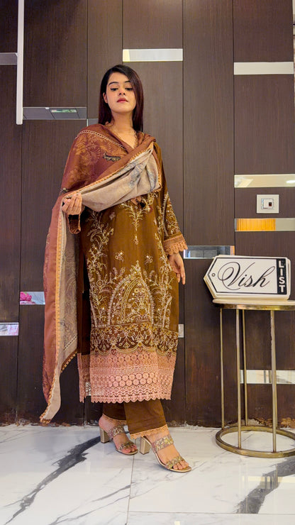 Dananeer Pakistani Luxe Lawn Set 09