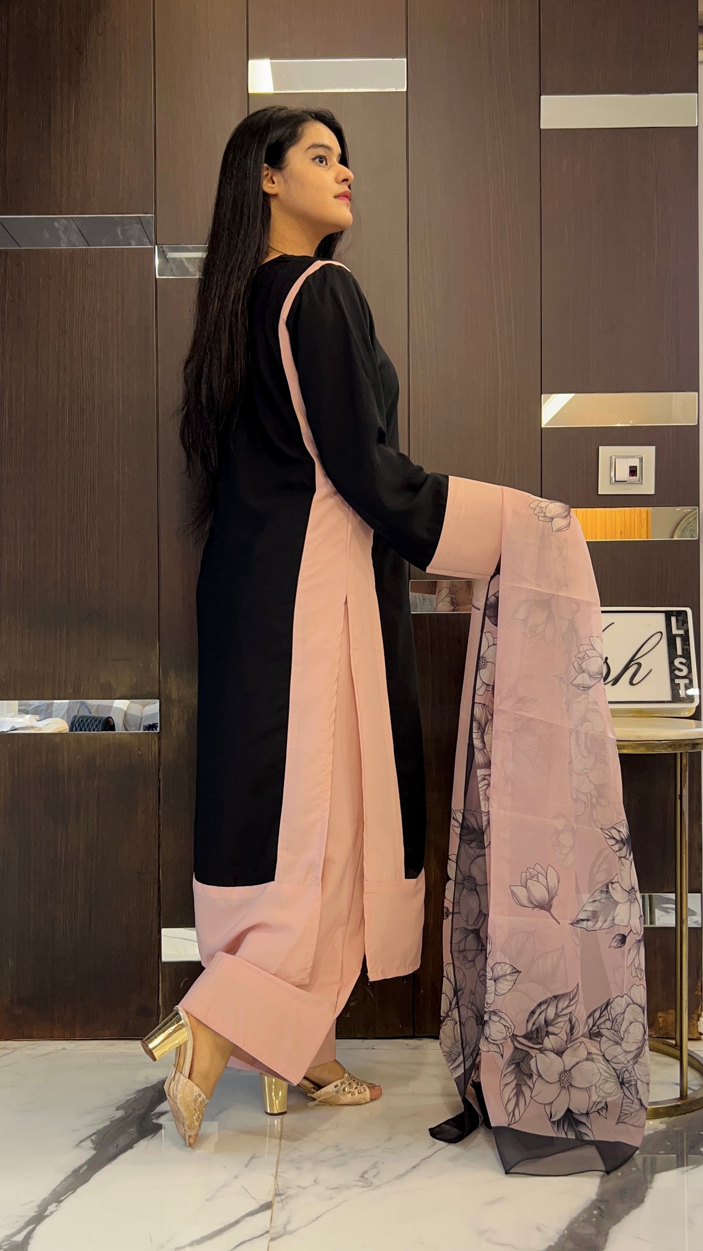 Zoya Semi-Formal Pakistani Suit 04
