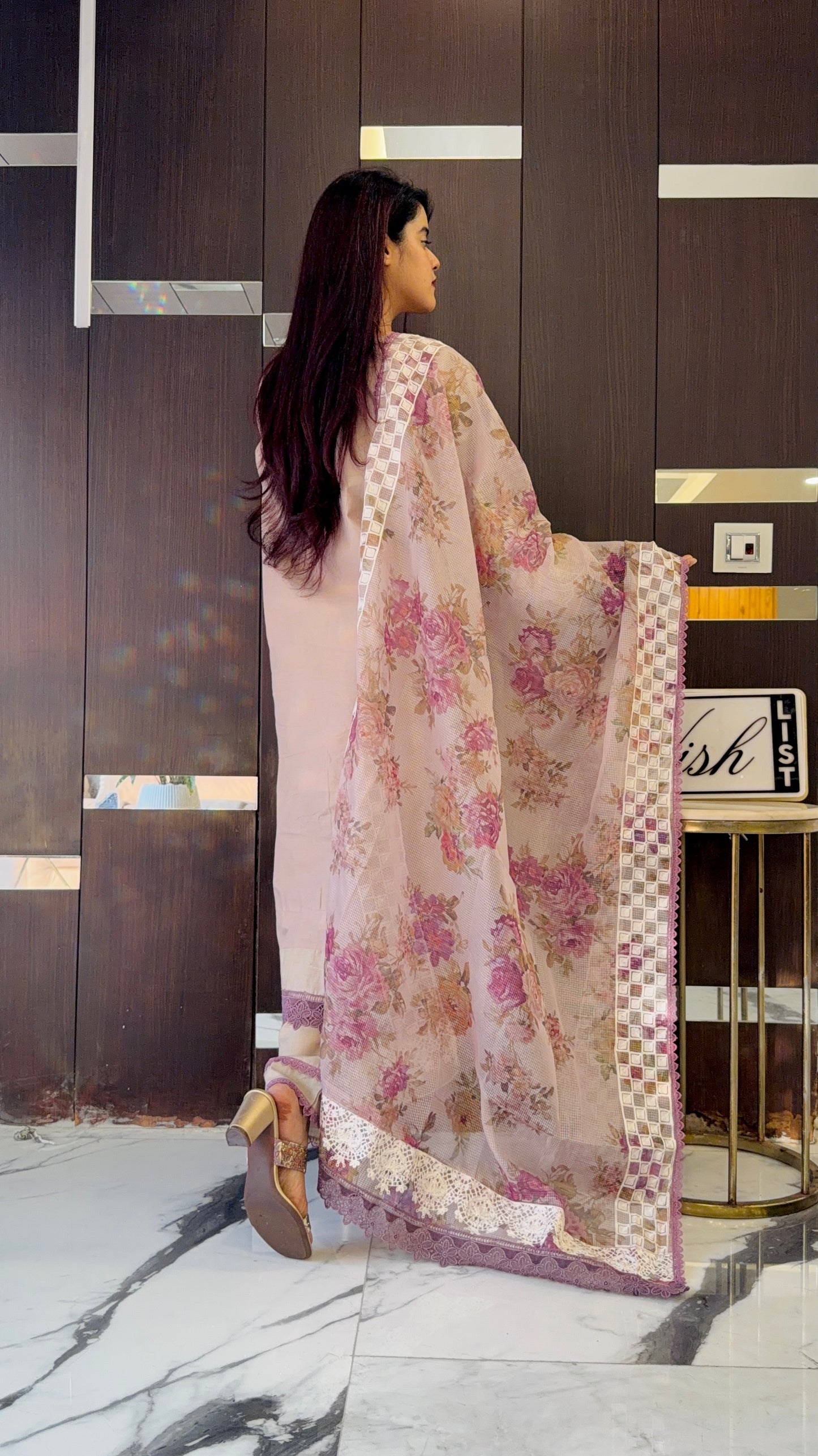 Anah Pakistani Lawn Set 07