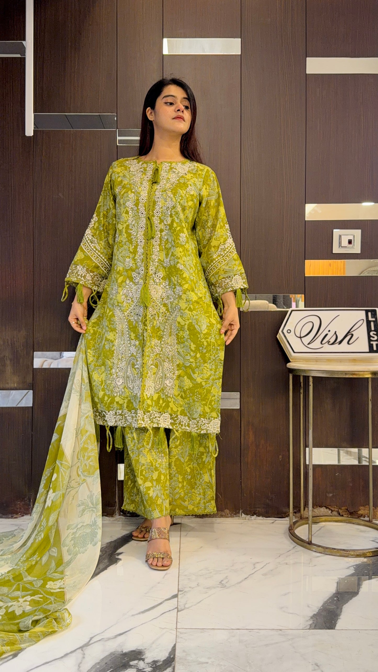Raha Pakistani Lawn Set 08