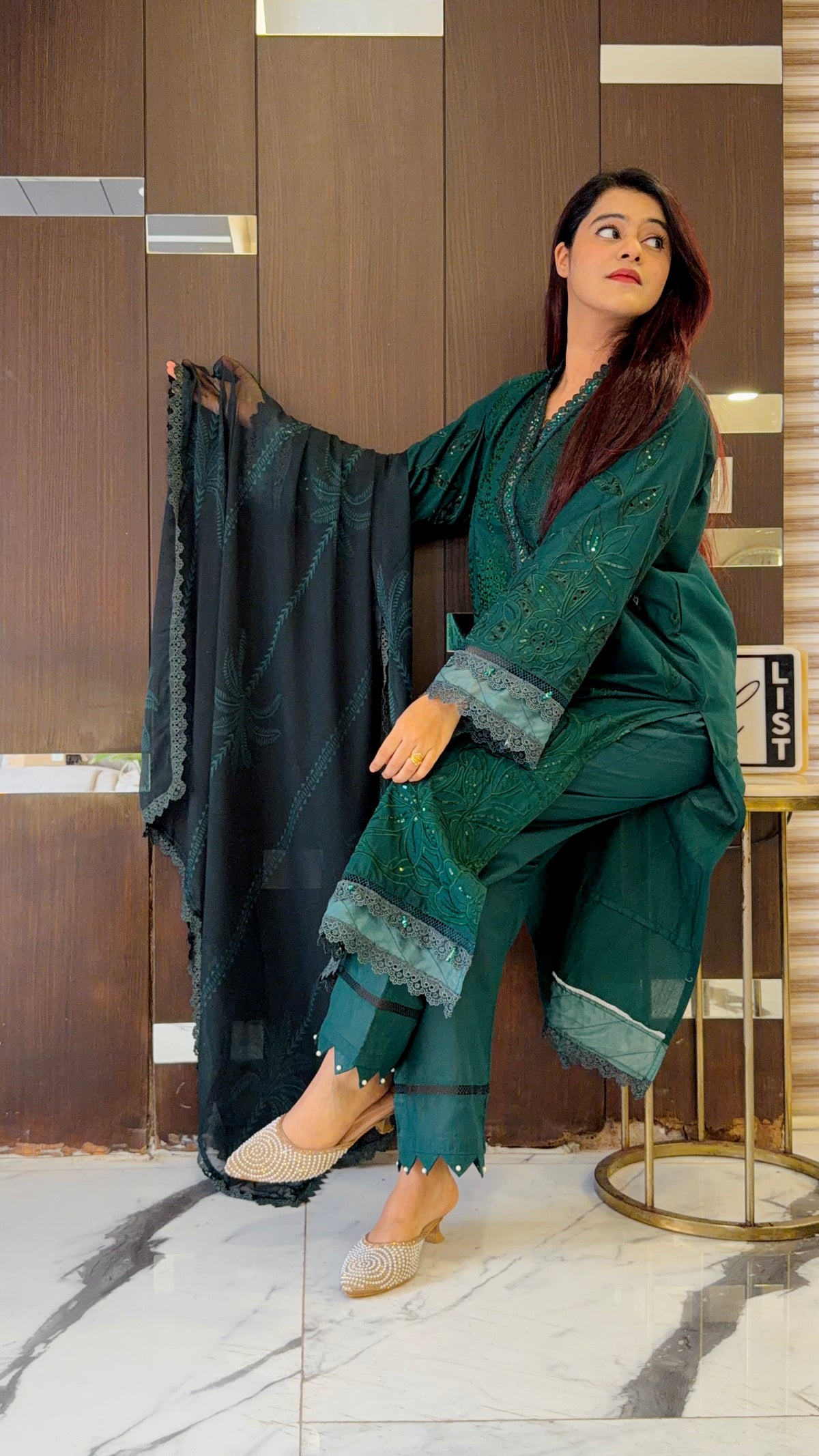 Izmir Pakistani Luxe Lawn Set 06