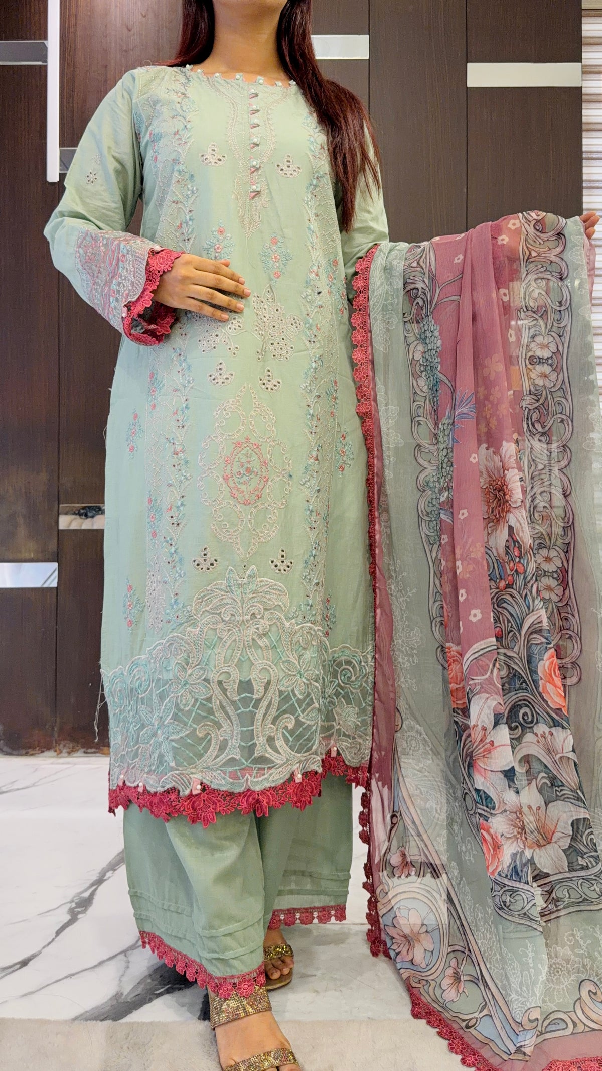 Izmir Pakistani Luxe Lawn Set 03