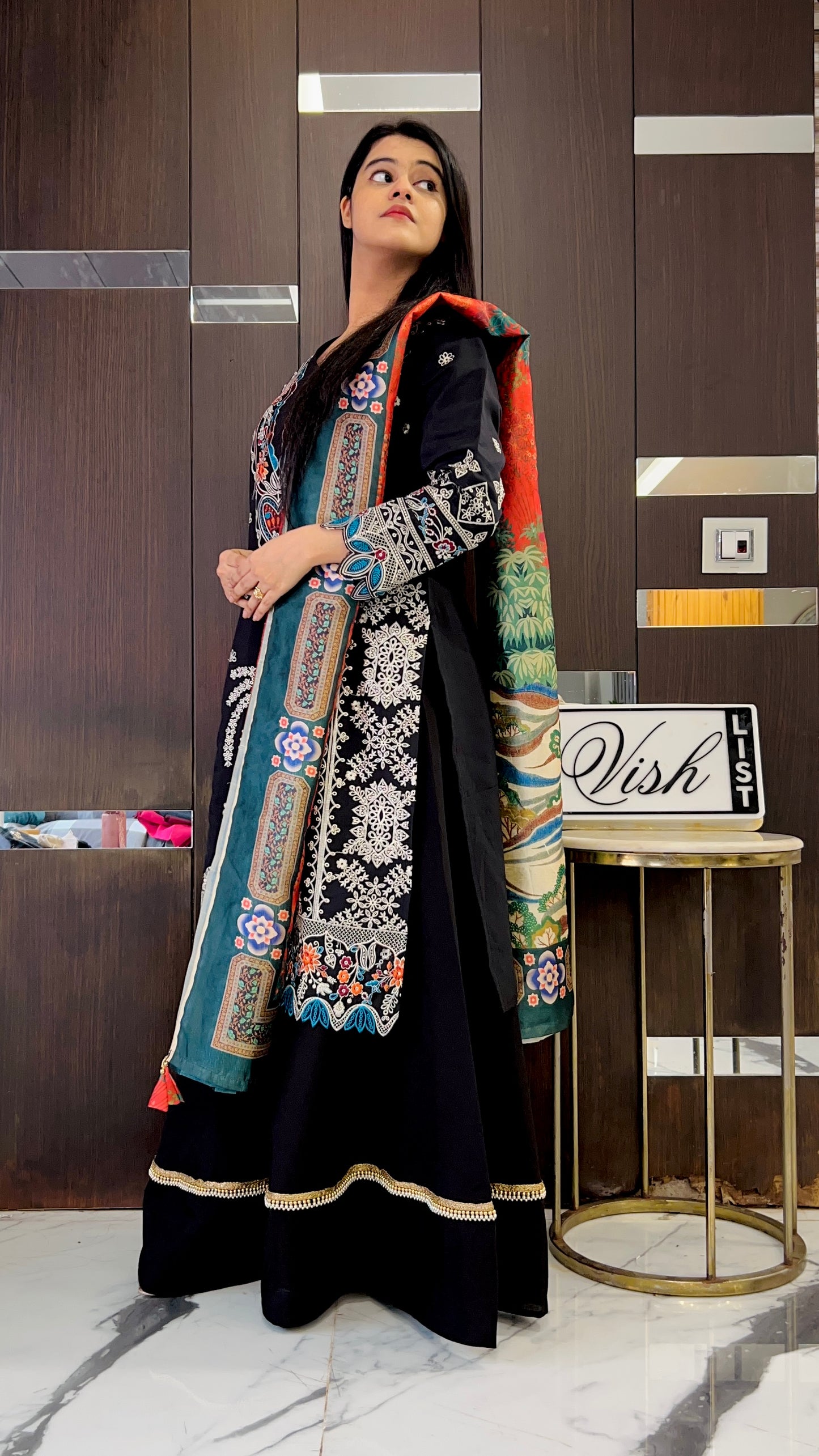 Roshi Pakistani Lawn Set 01