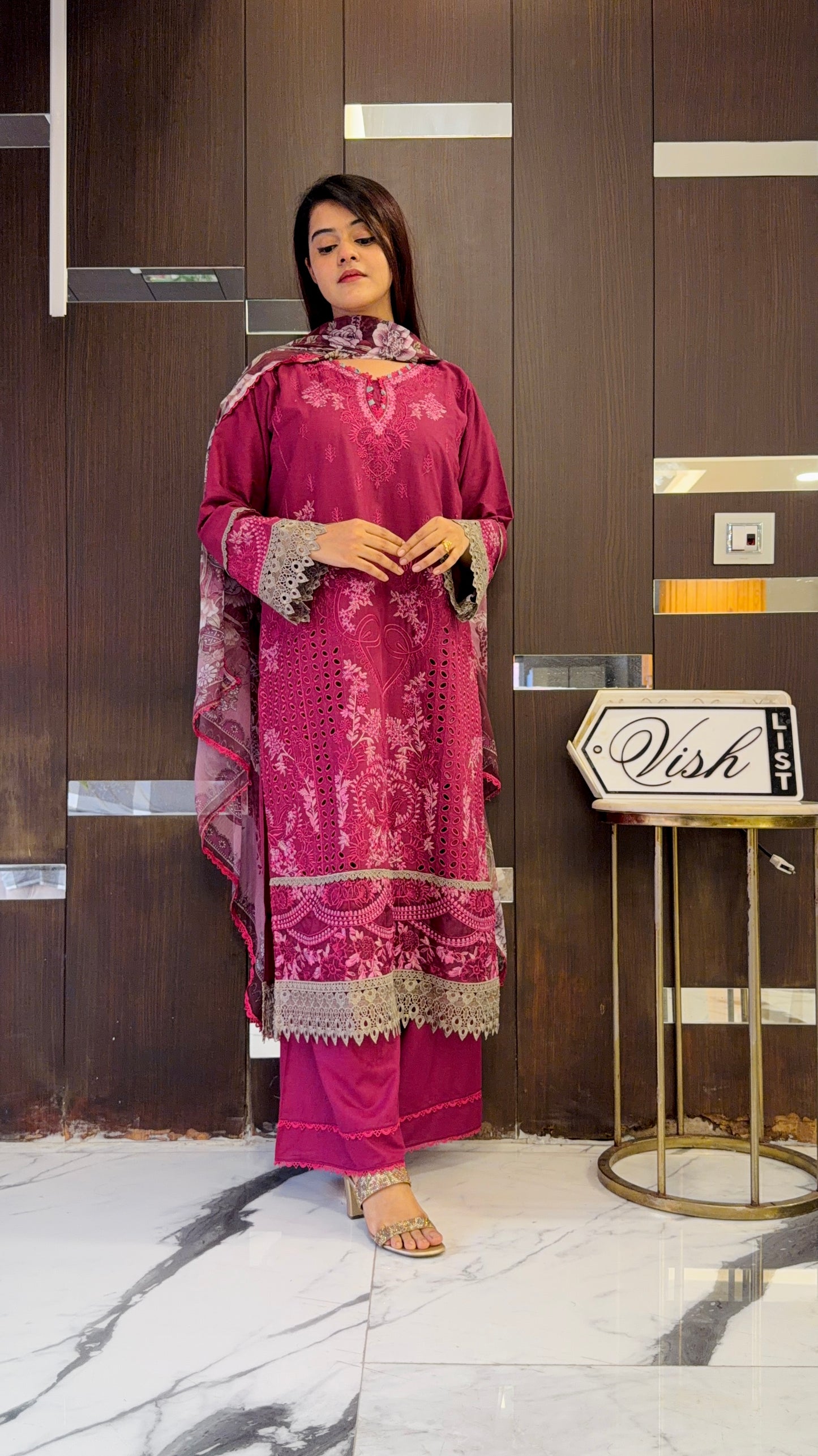 Dananeer Pakistani Luxe Lawn Set 01