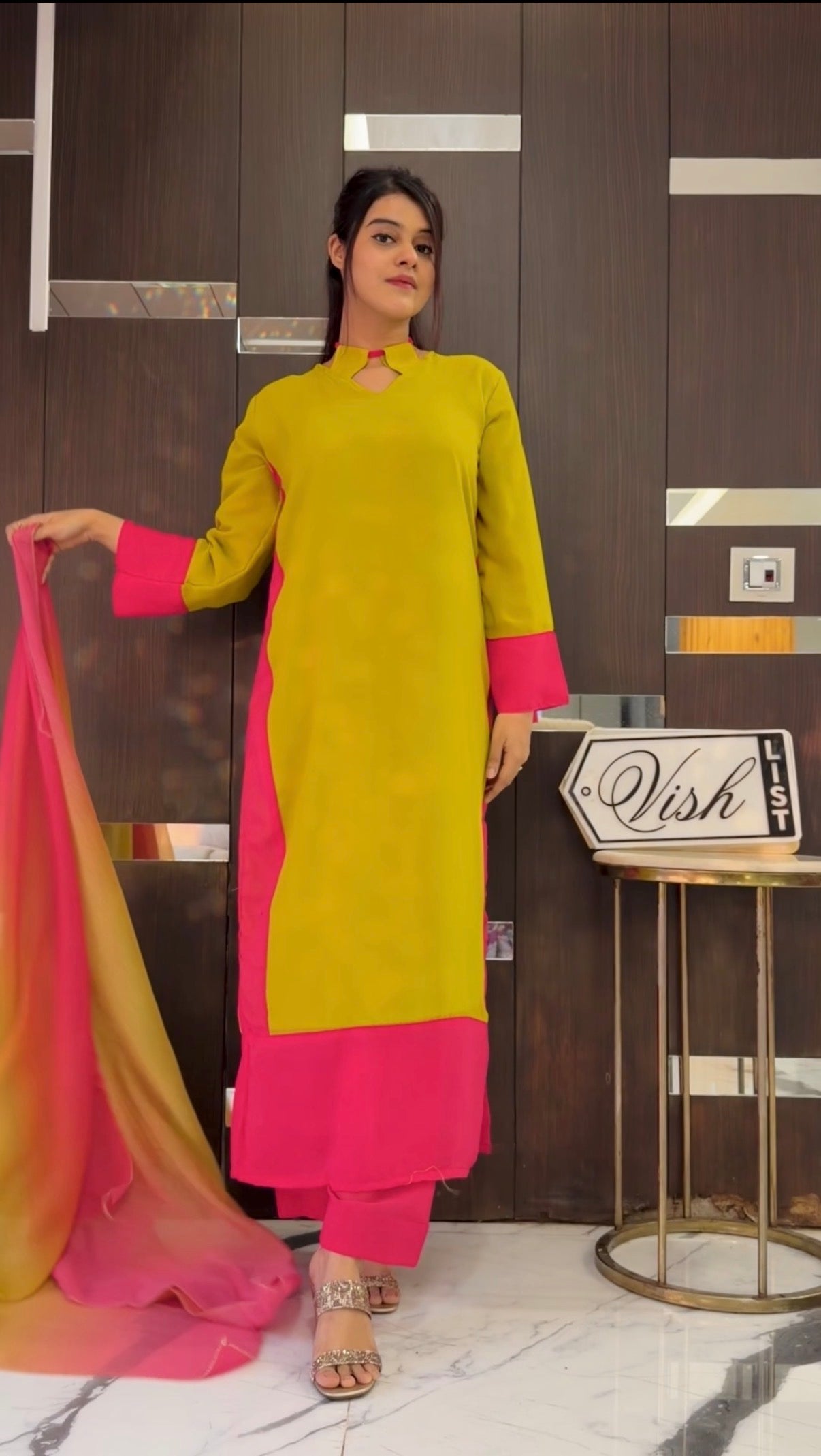Dureshehwar Pakistani Suit 01