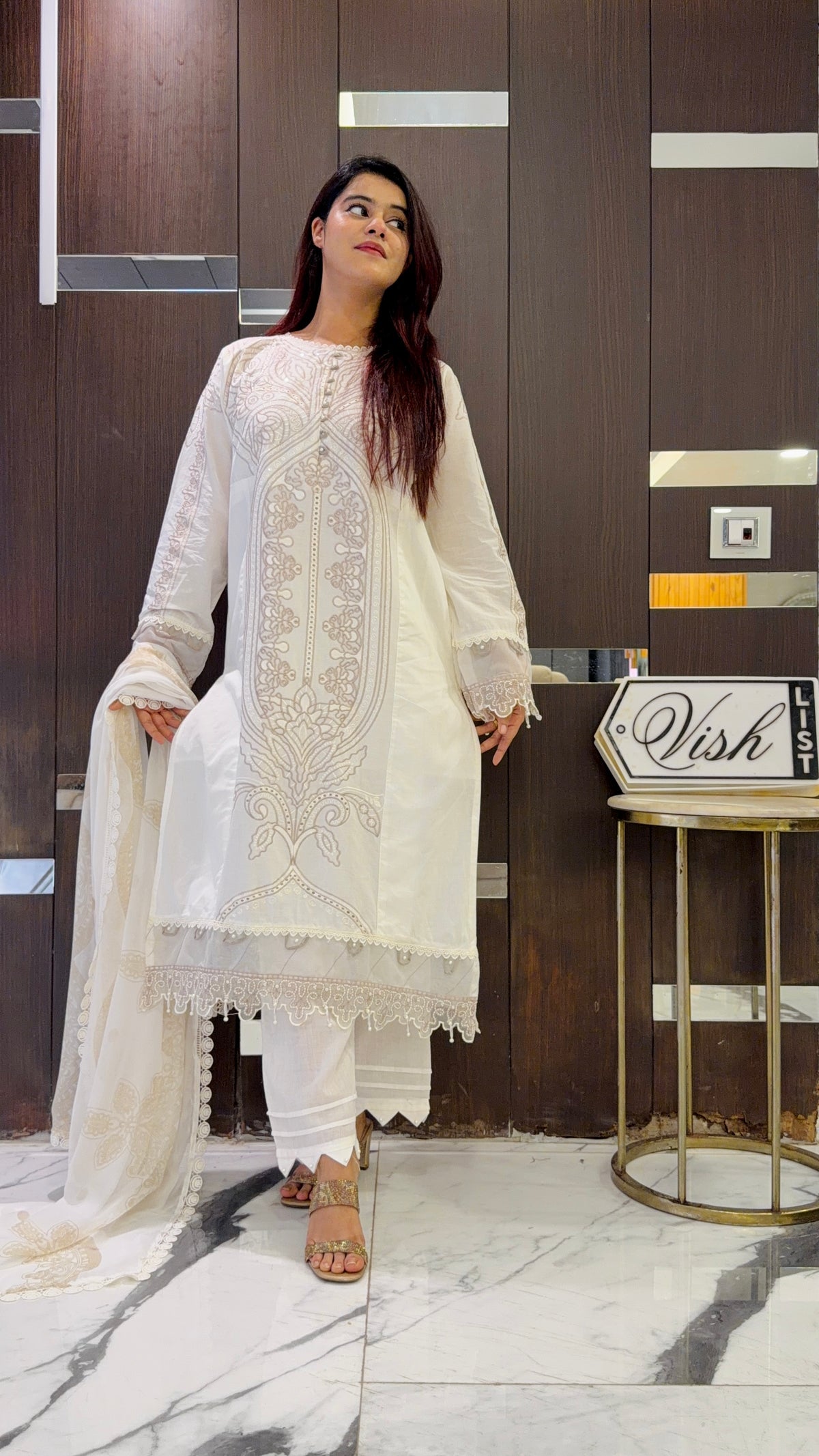 Izmir Pakistani Luxe Lawn Set 05