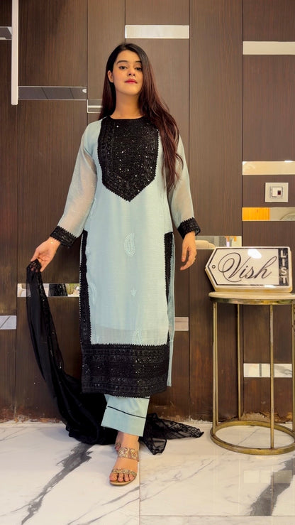 Yumna Pakistani Formal Set 03