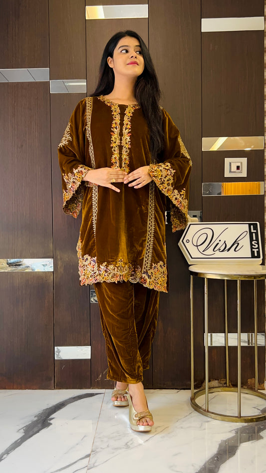 Zaheen Pakistani Velvet Suit 07 (mustard)