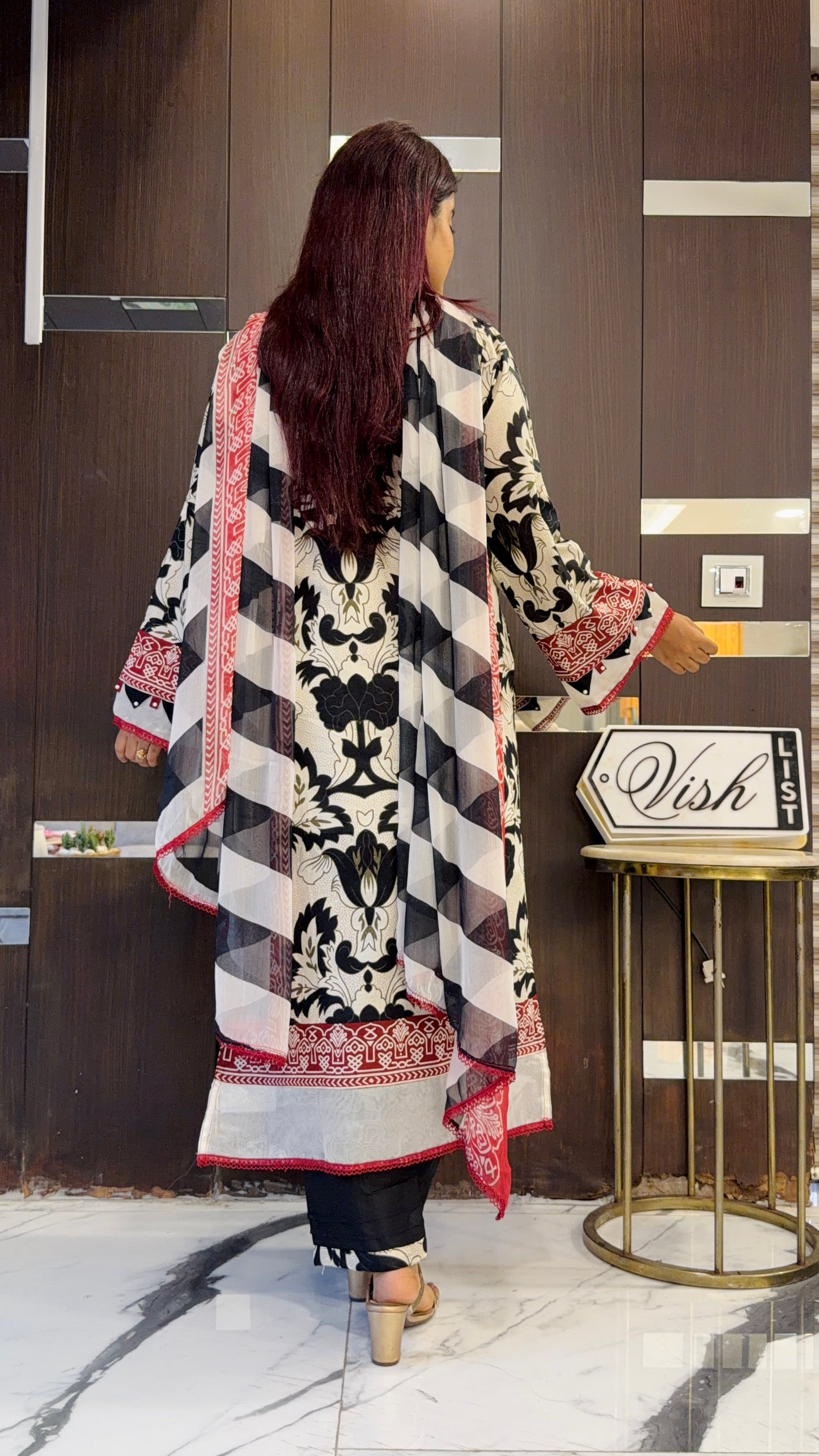 Shamah Pakistani Lawn Set 09