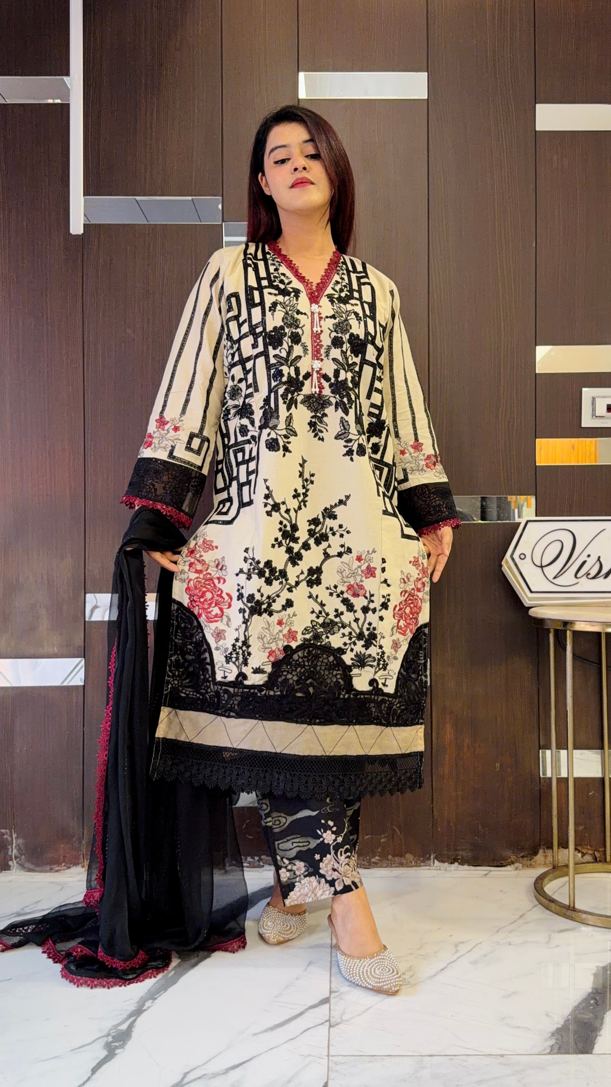 Izmir Pakistani Luxe Lawn Set 08