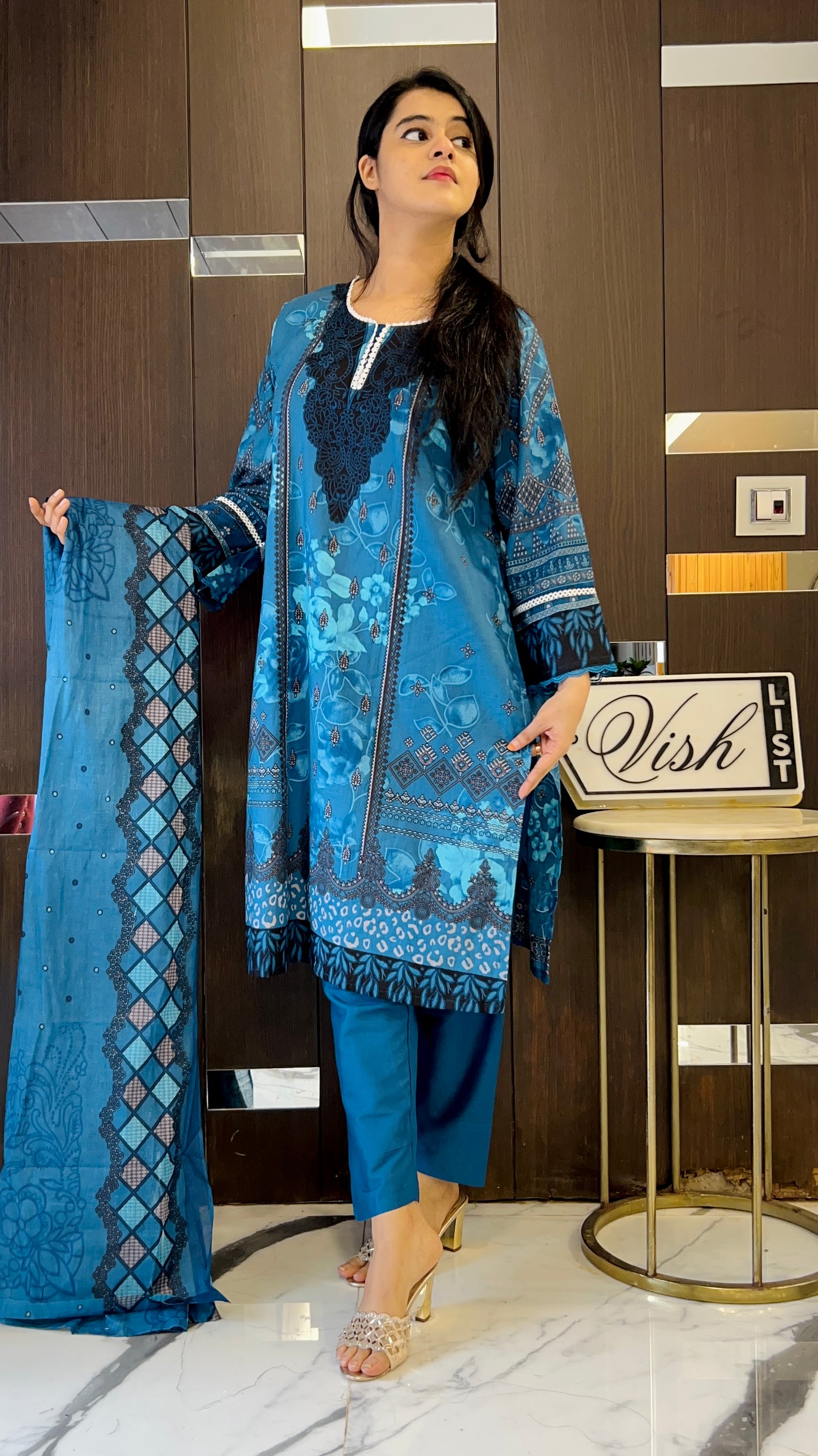 Nida Pakistani Lawn Set 08