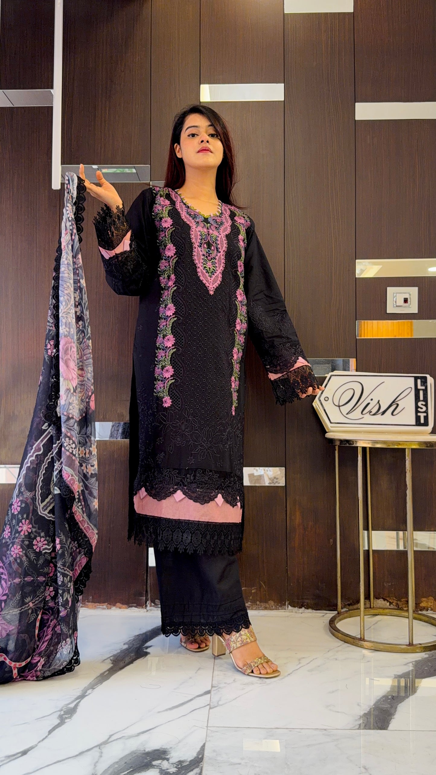 Dananeer Pakistani Luxe Lawn Set 02