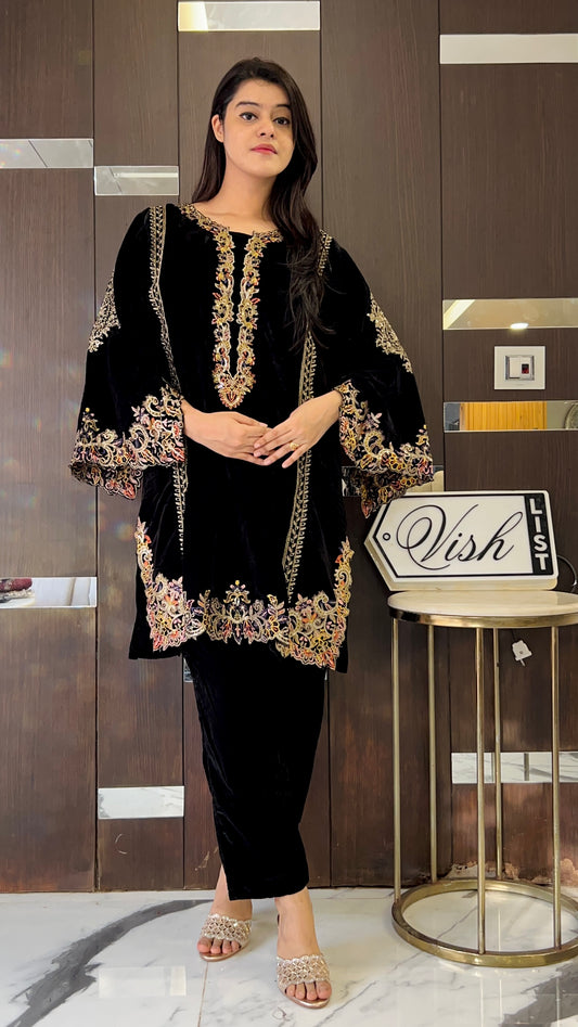 Hira Pakistani Velvet Suit 10 (black)