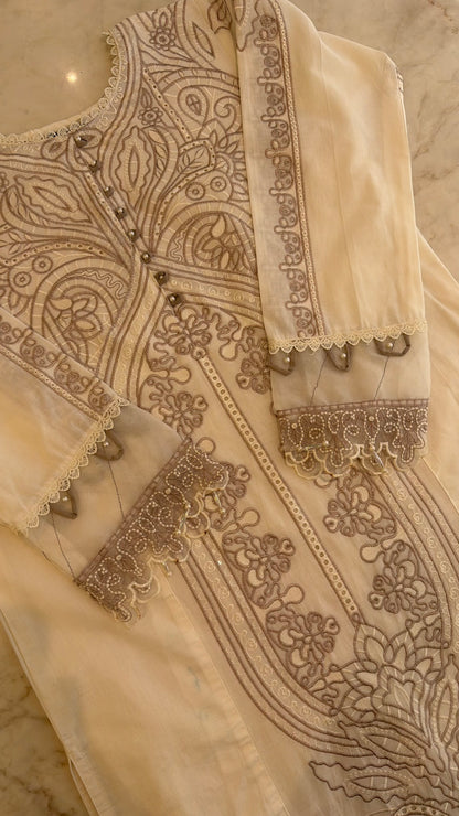 Izmir Pakistani Luxe Lawn Set 05