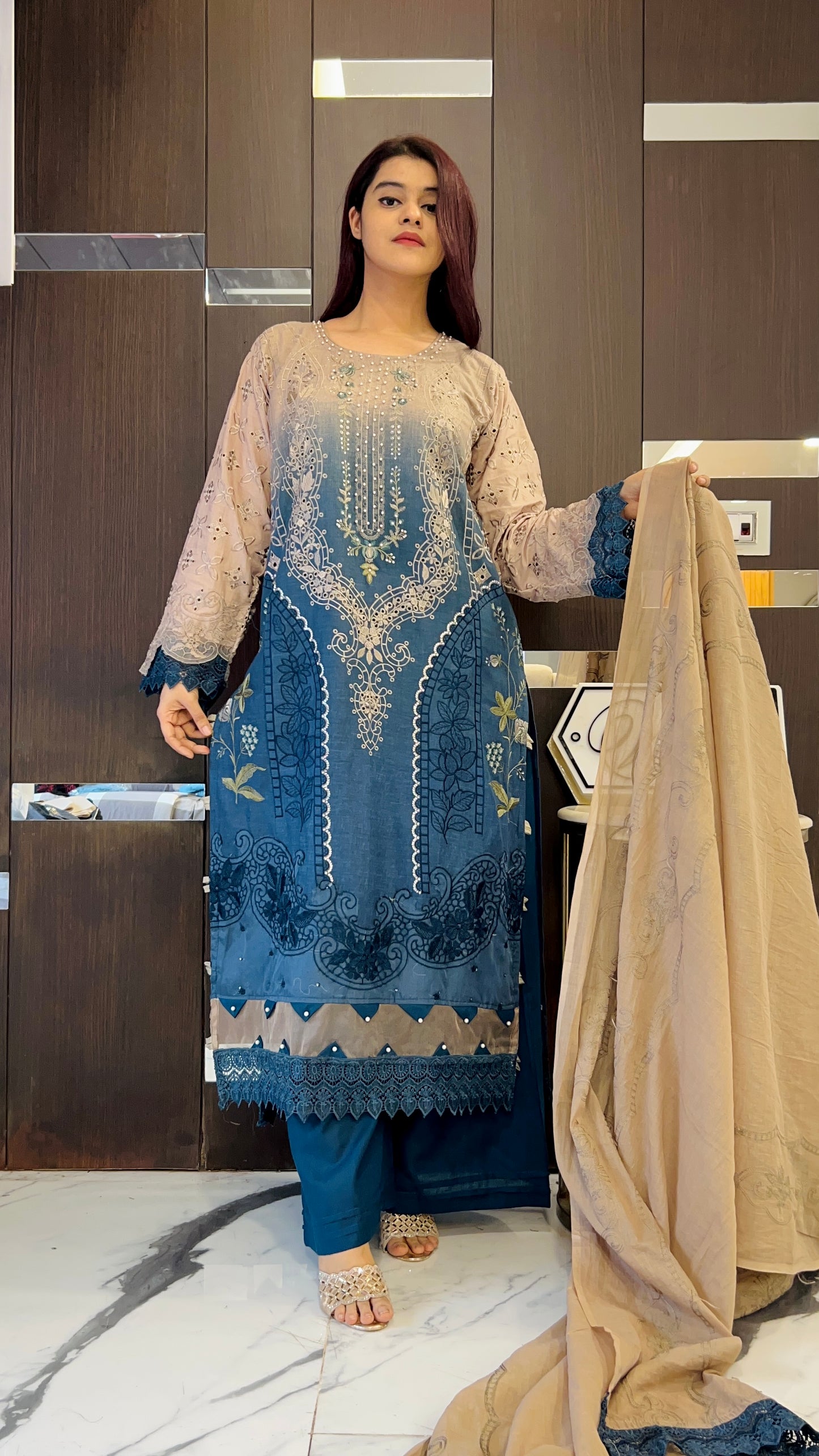 Hafza Pakistan Luxe Lawn Set 03
