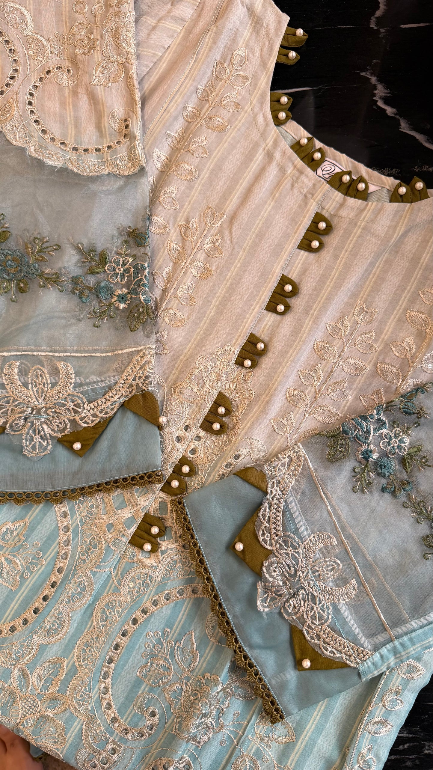 Hafza Pakistan Luxe Lawn Set 06
