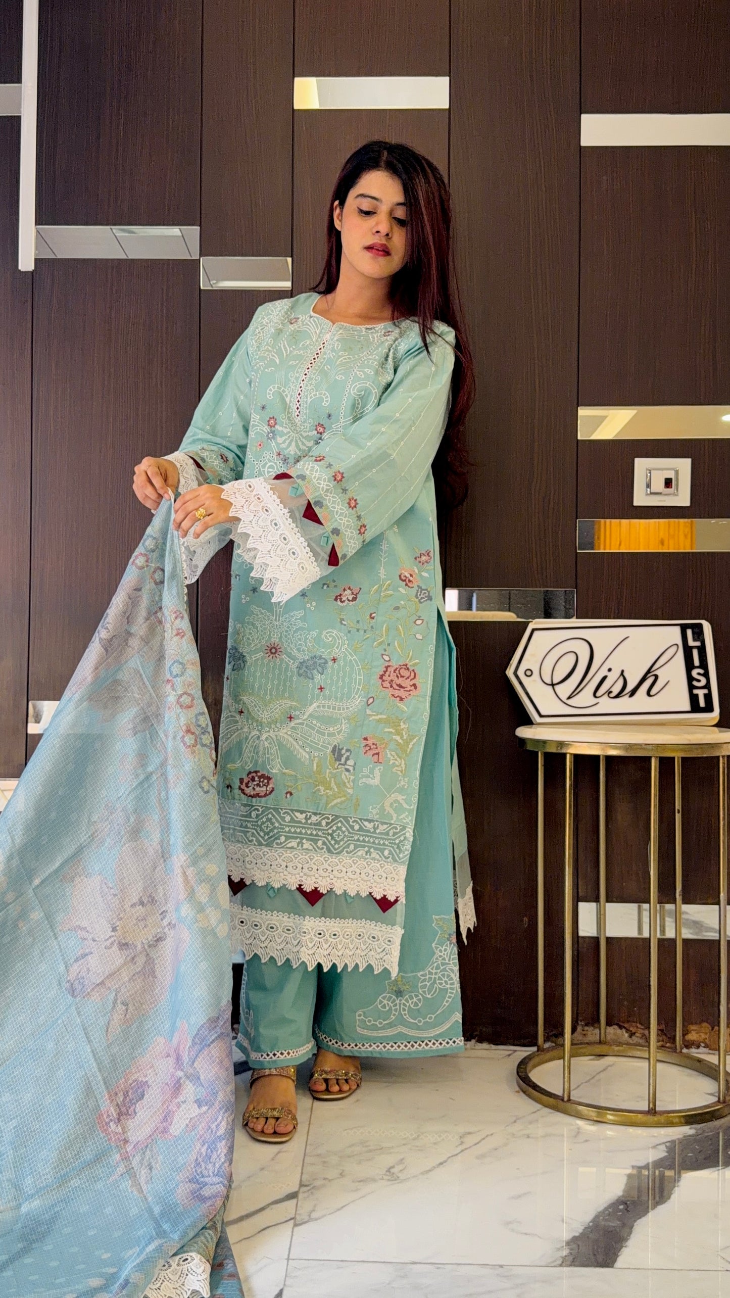 Anah Pakistani Lawn Set 04