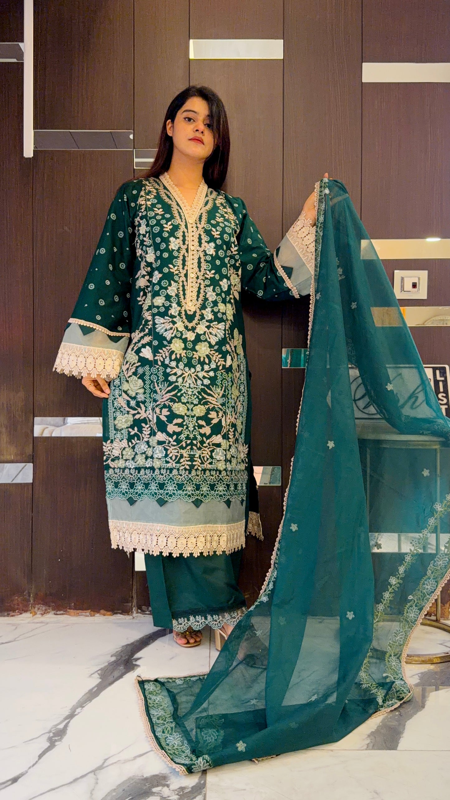 Raha Pakistani Luxe Lawn Set 11