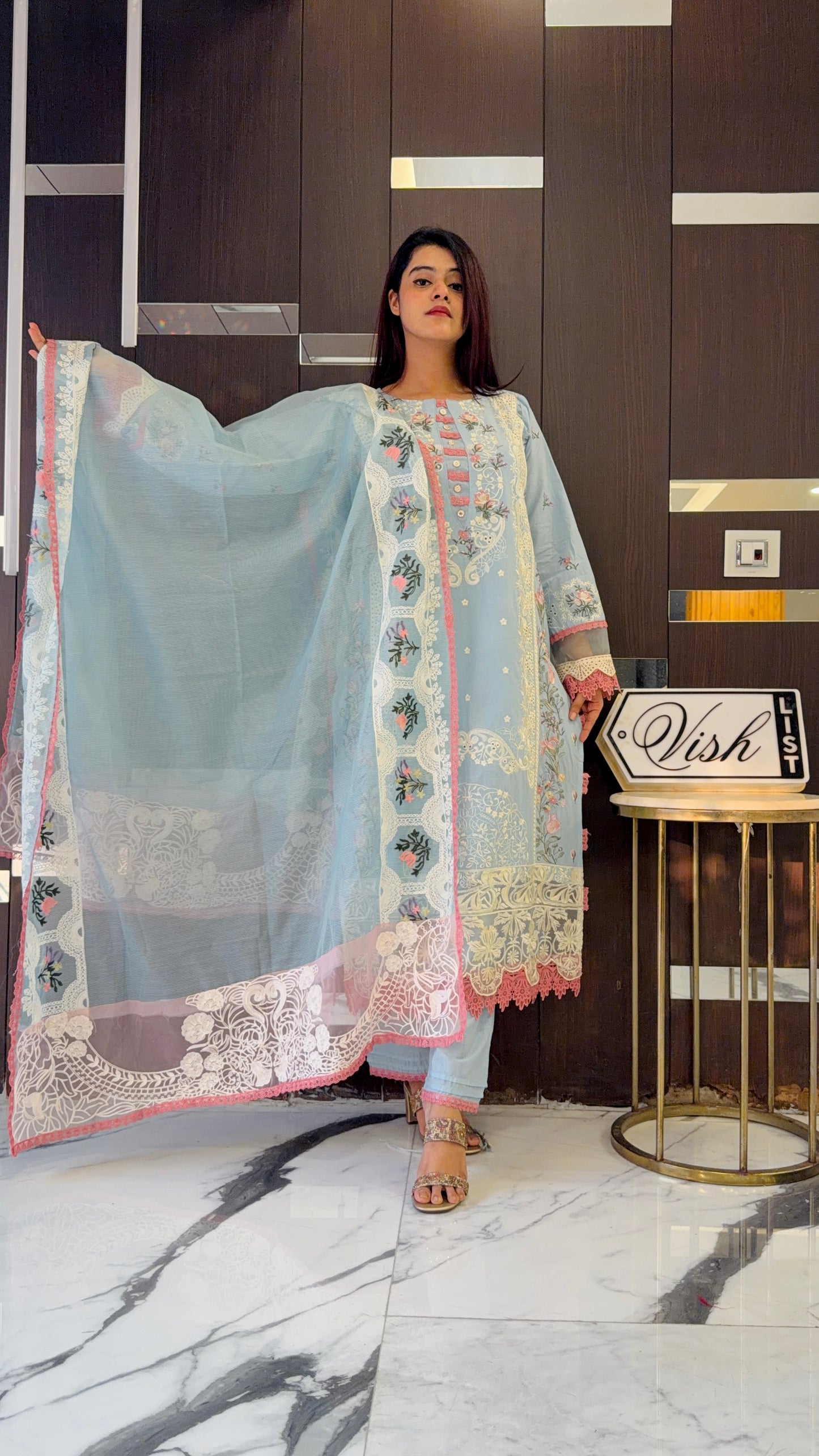 Anah Pakistani Lawn Set 05