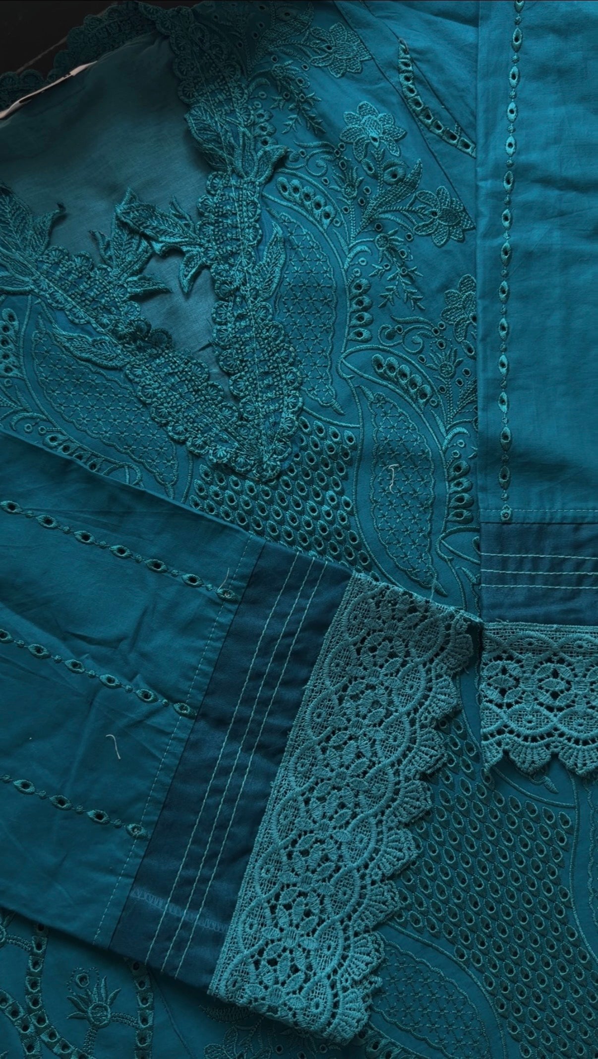 Gulzaar Pakistan Luxe Lawn Set 01