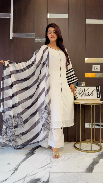 Hania Amir Pakistani Formal Set 01