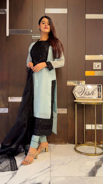 Yumna Pakistani Formal Set 03