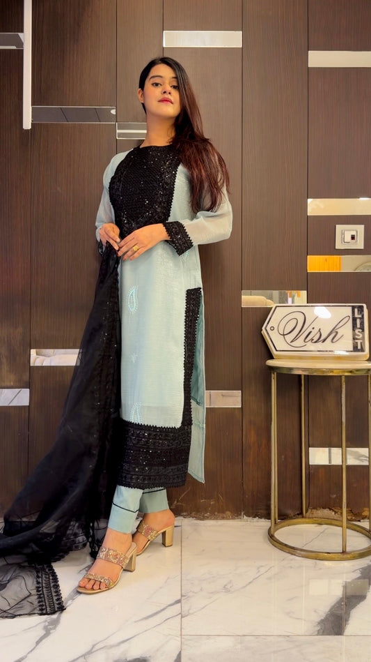 Yumna Pakistani Formal Set 03