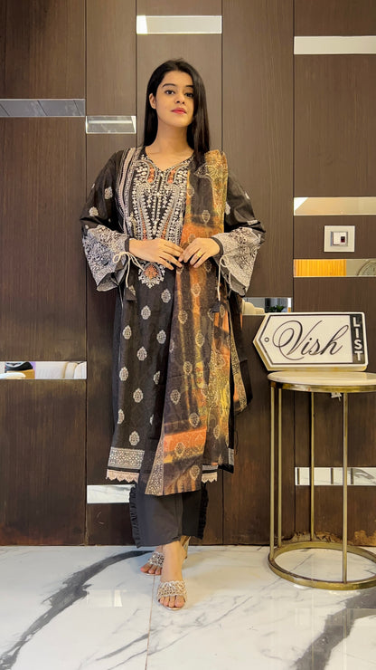 Lubna Pakistani Lawn Set 09
