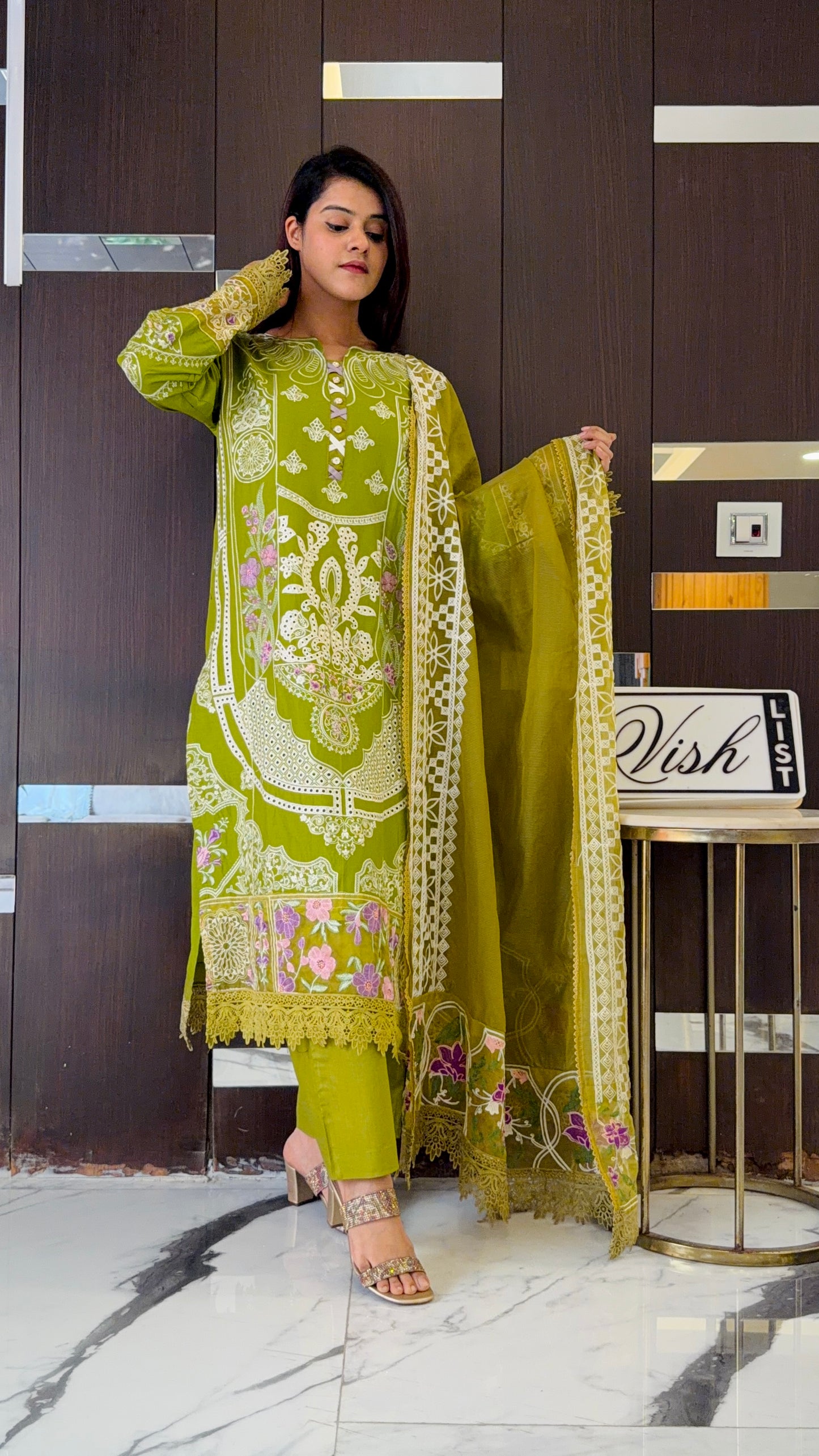 Jazmin Pakistani Luxe Lawn Set 04