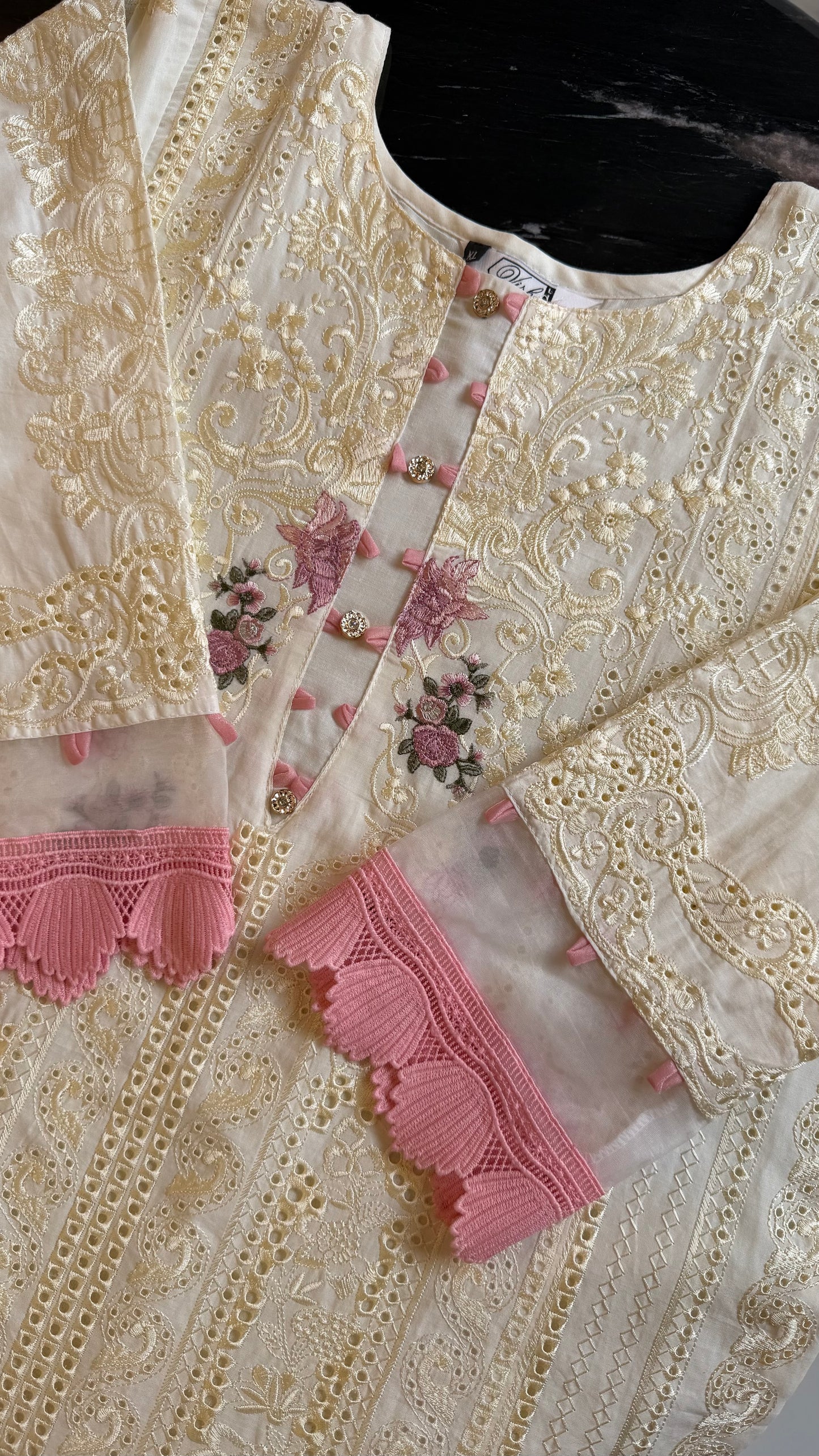 Anah Pakistani Lawn Set 08