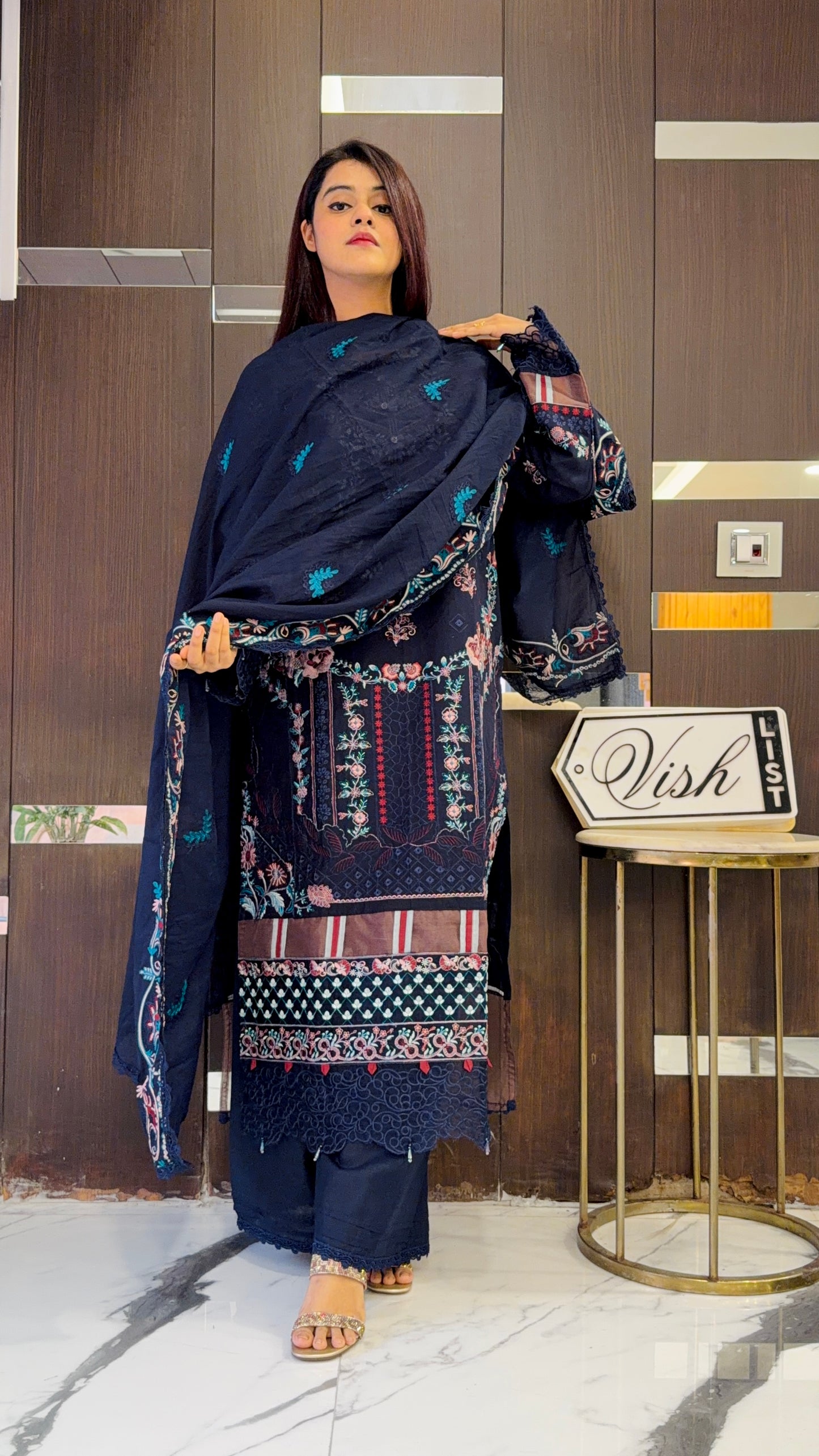 Yalina Pakistani Luxe Lawn Set 04