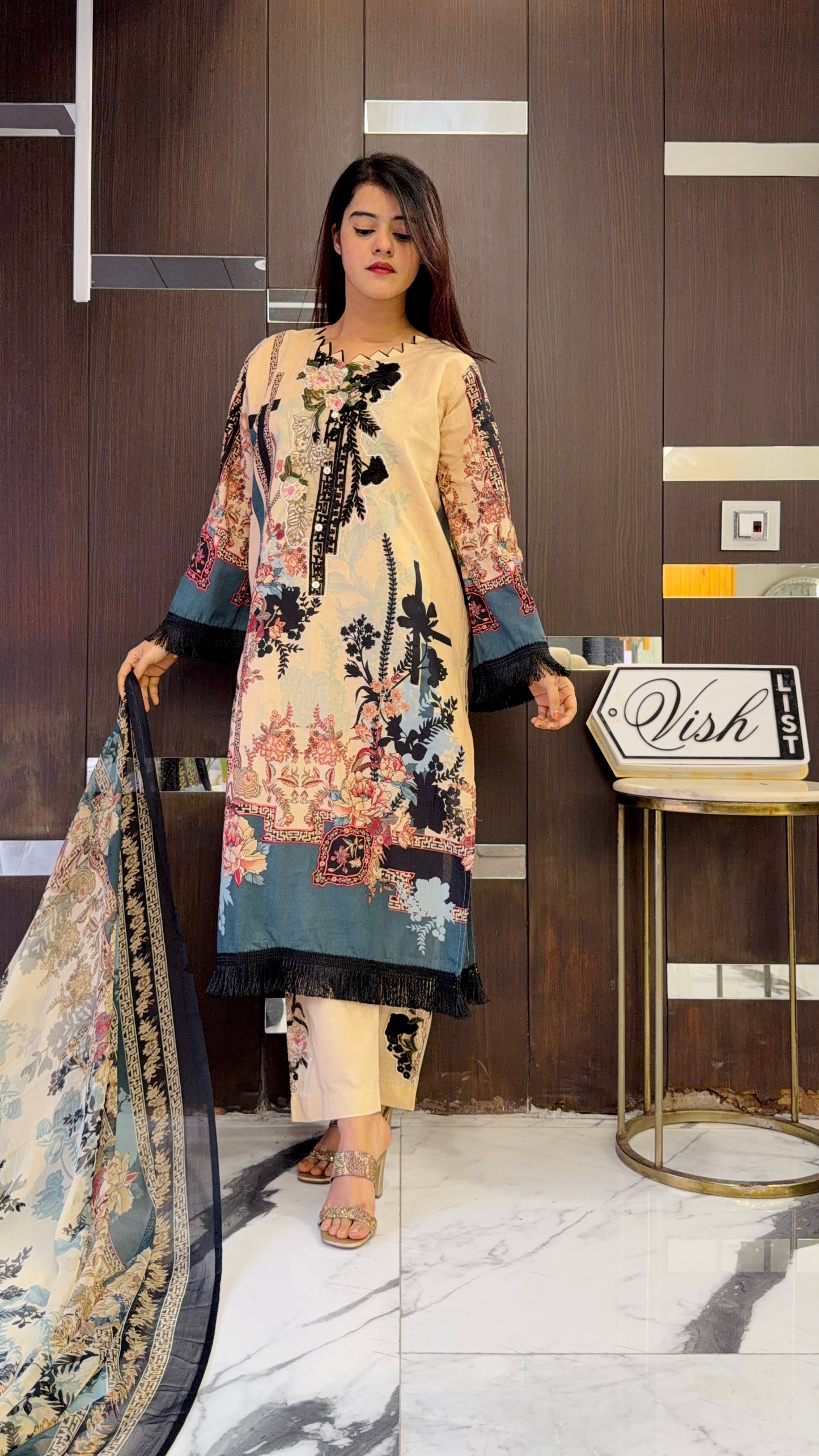 Bilkis Pakistani Lawn Set 09