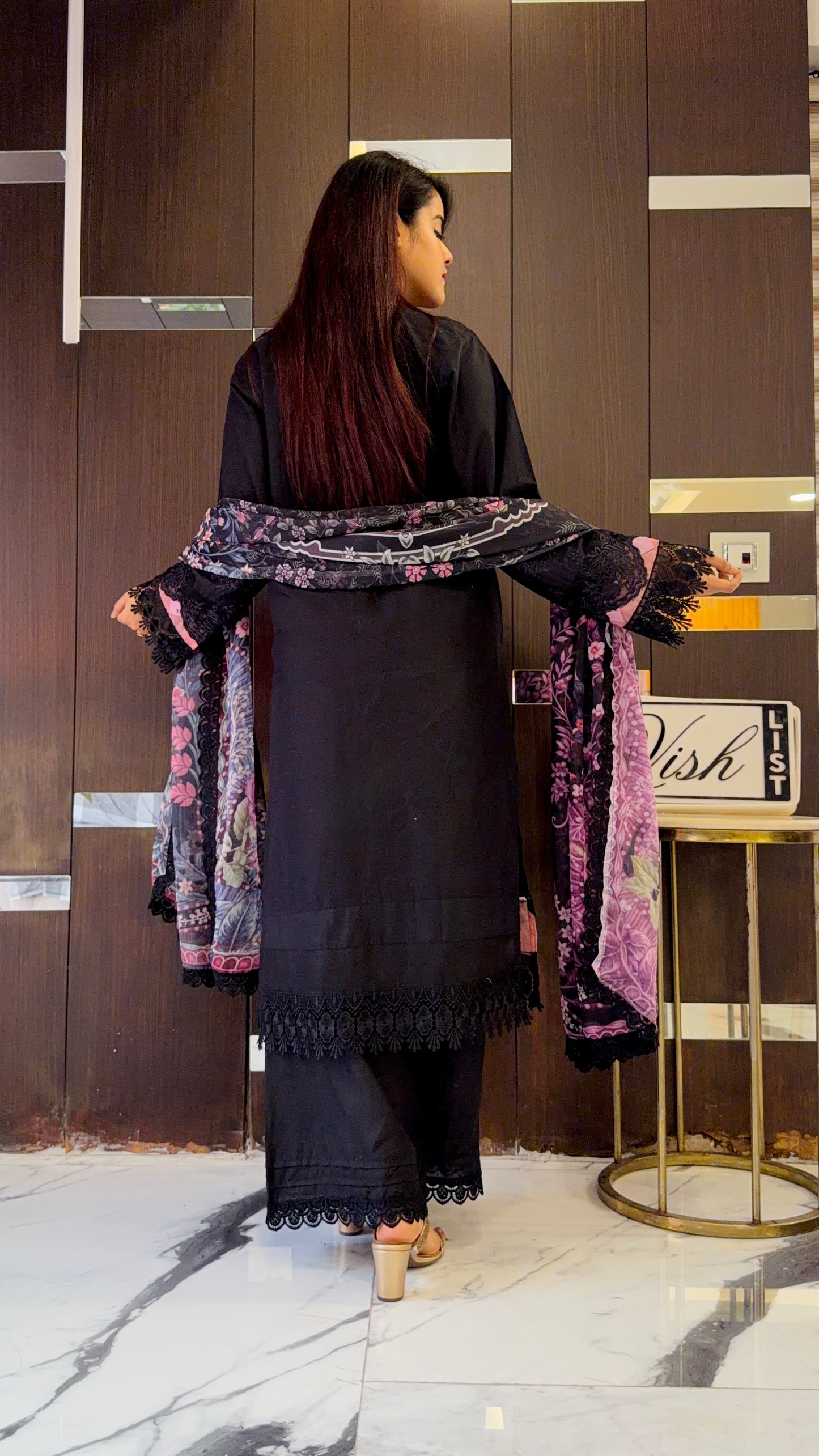 Dananeer Pakistani Luxe Lawn Set 02