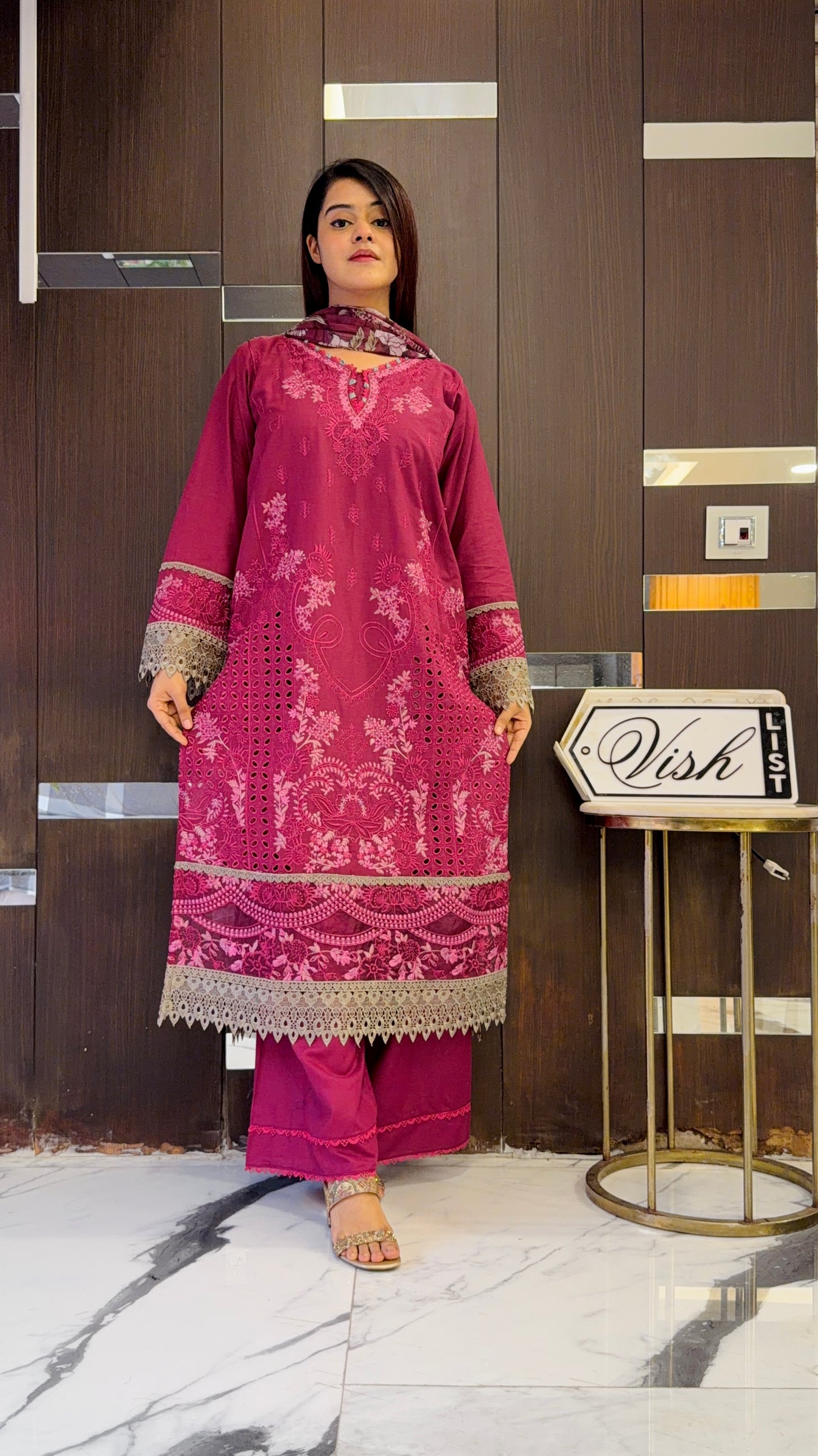 Dananeer Pakistani Luxe Lawn Set 01